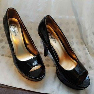 Gorgeous Candie*s black patent leather pumps